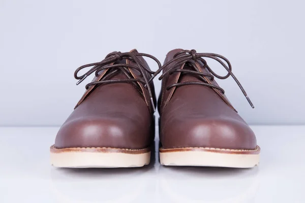 Brązowe skórzane męskie buty — Zdjęcie stockowe