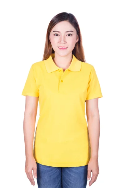 Kobieta w żółtej koszuli polo izolowane na białym tle — Zdjęcie stockowe