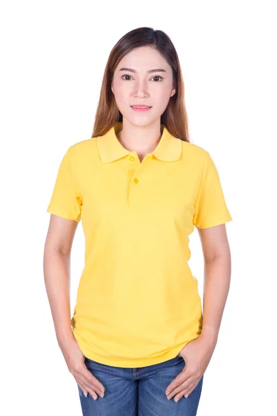 Mulher em camisa de pólo amarelo isolado no fundo branco — Fotografia de Stock