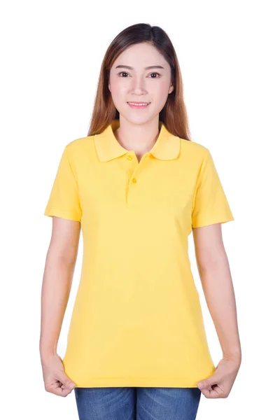 Vrouw in geel polo shirt geïsoleerd op witte achtergrond — Stockfoto