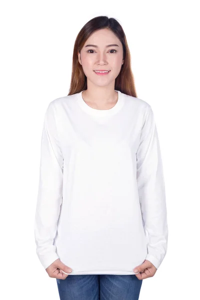 Щаслива жінка в білій футболці з довгим рукавом ізольована на білому — стокове фото