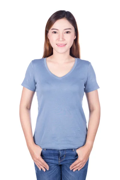 흰색 바탕에 고립 된 파란색 티셔츠를 입은 여성 — 스톡 사진