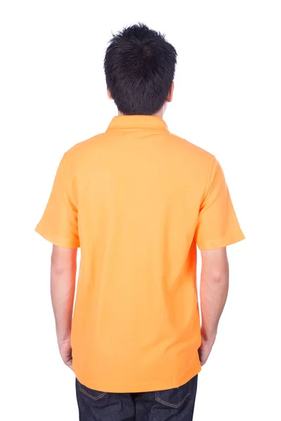 Hombre en polo naranja aislado sobre fondo blanco (parte posterior —  Fotos de Stock