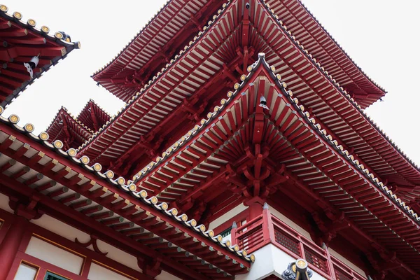 Dach des Buddha-Zahn-Reliquientempels in der Porzellanstadt, singapore — Stockfoto