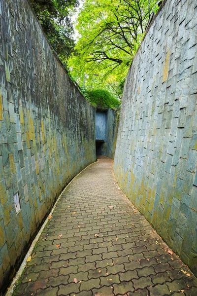 Stone walk way in tunnel at Fort Canning Park, Singapore — Stock Photo, Image