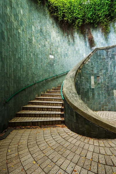 Fort Canning Parkı, Singapor, yeraltı geçidi merdiven