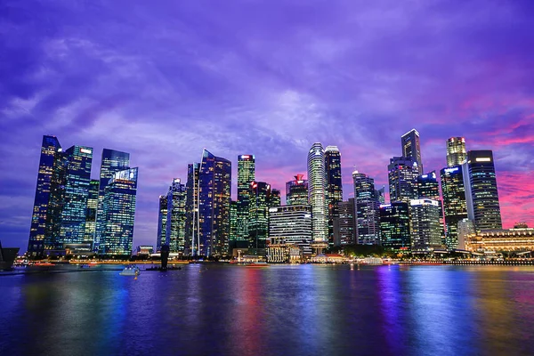 Central business district building of Singapore city at sunset — Stock Photo, Image