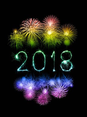 Mutlu yeni yıl 2018 ışıltı havai fişek ile yazılı