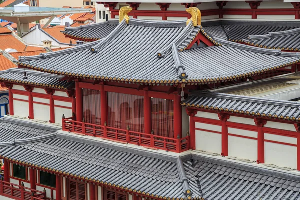 在中国城，新加坡佛牙寺的屋顶 — 图库照片