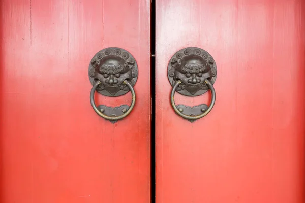 Chińskie drzwi Buddha Tooth Relic Temple, Singapur — Zdjęcie stockowe