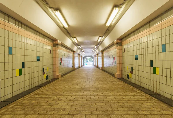 Tunneln underjordisk passage på parken Fort Canning, Singapore — Stockfoto