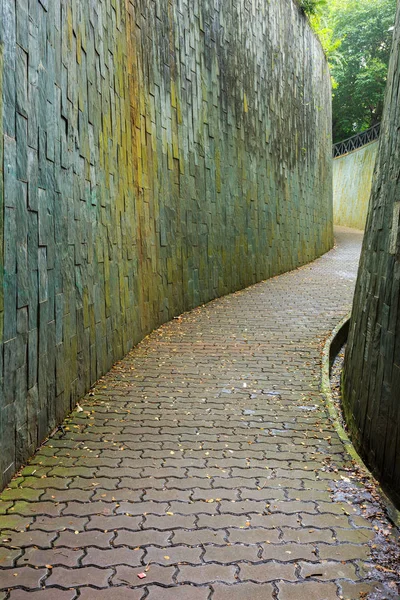 Stone walk way in tunnel at Fort Canning Park, Singapore — Stock Photo, Image