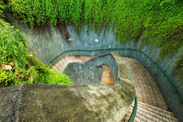 Fort Canning Parkı, Singapor, yeraltı geçidi merdiven