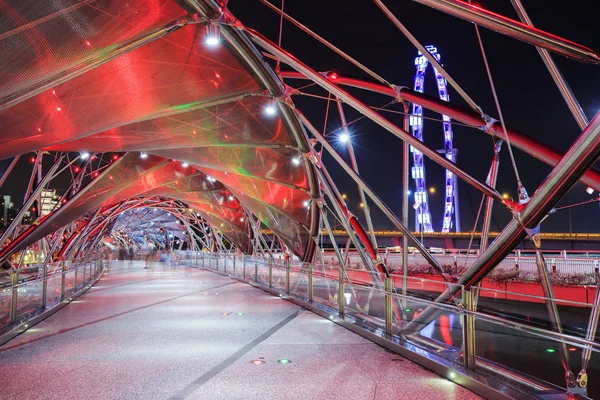 A ponte Helix à noite em Singapura — Fotografia de Stock