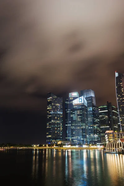 Central business district building of Singapore city at night — Stock Photo, Image