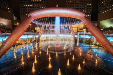 Servet çeşme ışık göstermek, içinde ünlü yerdir 