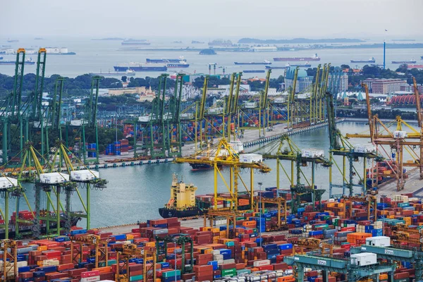 Commercial port of Singapore, It is one of the busiest Import, E — Stock Photo, Image