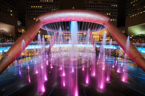 Servet çeşme ışık göstermek, içinde ünlü yerdir 