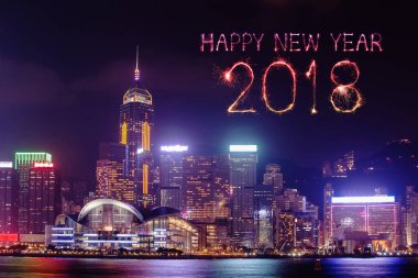 2018 mutlu yeni yıl havai fişek ışıltı ile Hong Kong cityscape 