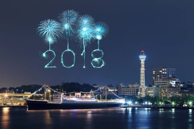 2018 mutlu yeni yıl havai fişek ışıltı ile Yokohama cityscape, Ja