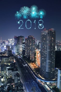 2018 mutlu yeni yıl havai fişek ışıltı ile Tokyo cityscape, Japonya