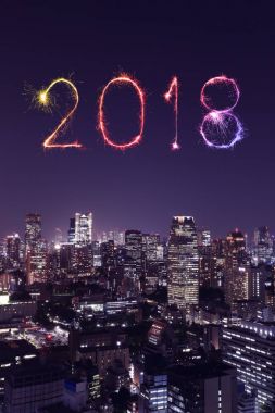 2018 mutlu yeni yıl havai fişek ışıltı ile Tokyo cityscape, Japonya