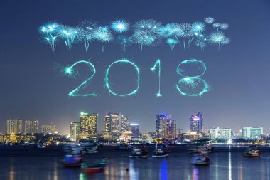 2018 mutlu yeni yıl havai fişek Pattaya cityscape gece, inci ile