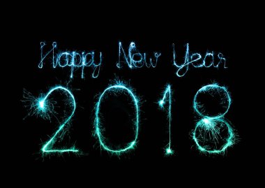 Mutlu yeni yıl 2018 ışıltı havai fişek ile yazılı