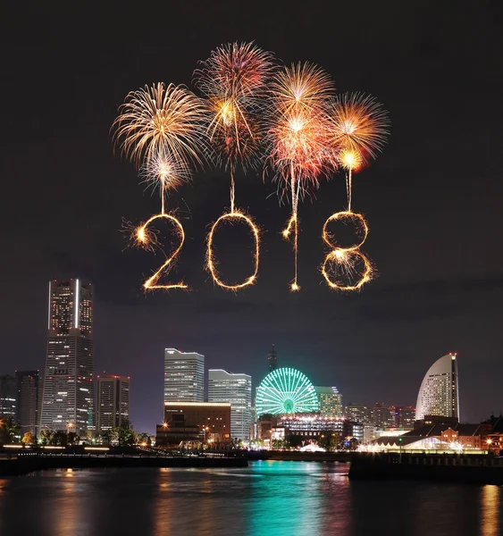 2018 mutlu yeni yıl havai fişek ışıltı ile Yokohama cityscape, Ja