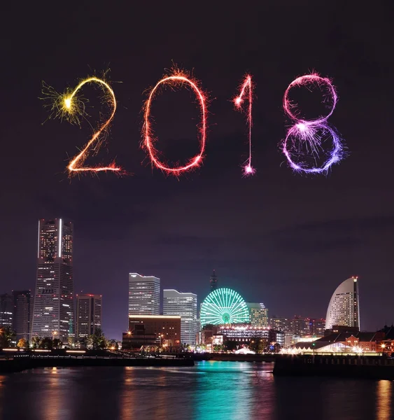 2018 mutlu yeni yıl havai fişek ışıltı ile Yokohama cityscape, Ja
