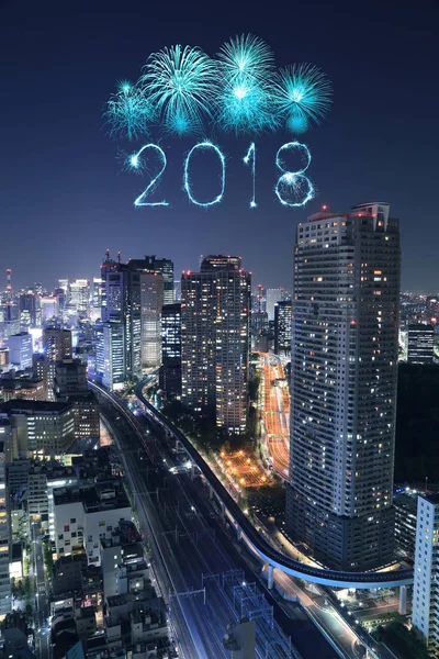 2018 mutlu yeni yıl havai fişek ışıltı ile Tokyo cityscape, Japonya