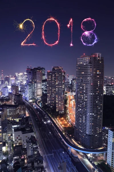 2018 mutlu yeni yıl havai fişek ışıltı ile Tokyo cityscape, Japonya
