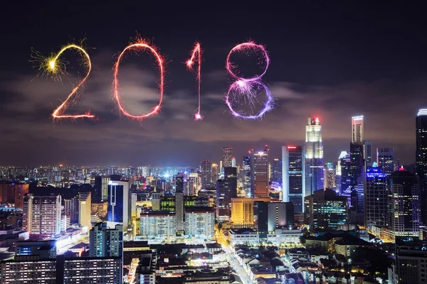 Singapur cityscape gece ile 2018 mutlu yeni yıl havai fişek