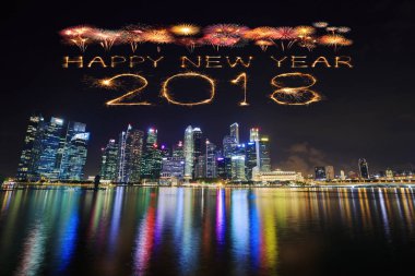 2018 mutlu yeni yıl havai fişek ışıltı ile merkezi iş distr