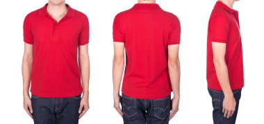 Beyaz arka planda kırmızı polo tişörtlü adam.