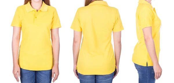 Vrouw in geel polo shirt geïsoleerd op witte achtergrond — Stockfoto