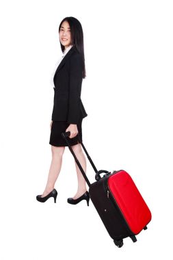 Beyaz arka plan üzerinde izole bavulla iş kadını