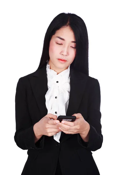 Деловая женщина с помощью мобильного телефона изолированы на белом фоне — стоковое фото