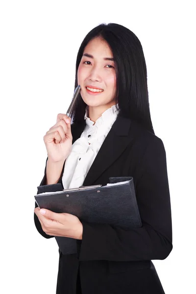 Sonriente mujer de negocios en traje sosteniendo un portapapeles y pluma isola —  Fotos de Stock