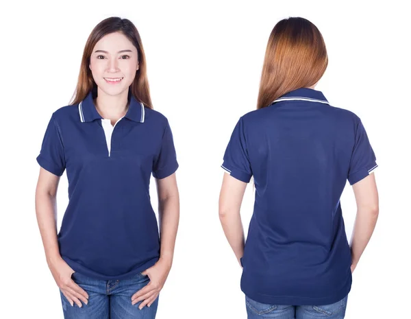 Vrouw in blauw polo shirt geïsoleerd op witte achtergrond — Stockfoto