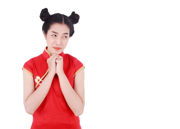 女性が幸せな中国の新年の概念の赤いチャイナ ドレスを着用します。 — ストック写真