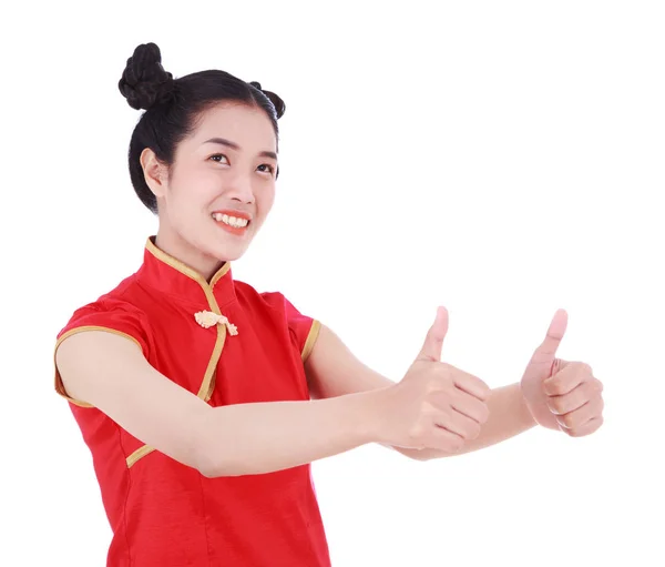 妇女穿红色旗袍和拇指在快乐汉语的概念 — 图库照片