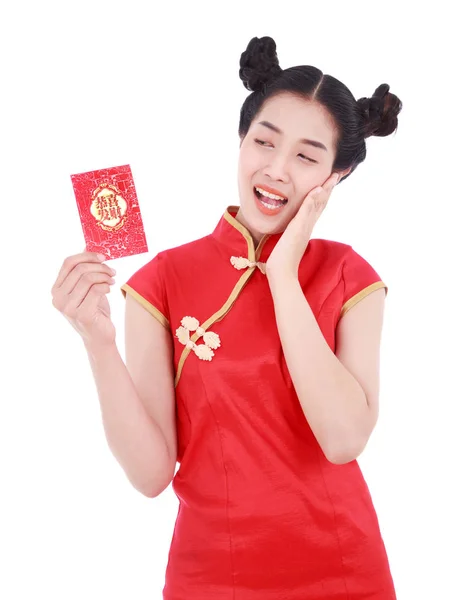 Woman wear cheongsam and holding red envelope in concept of happ — Stock Photo, Image