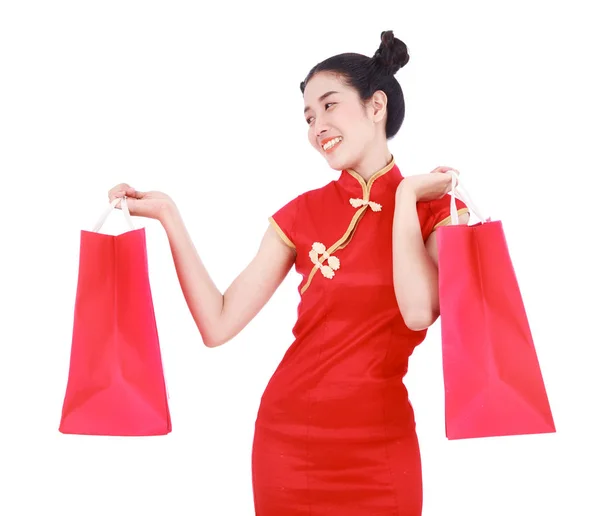 Mujer sosteniendo bolsa de compras en la celebración de año nuevo chino isola — Foto de Stock