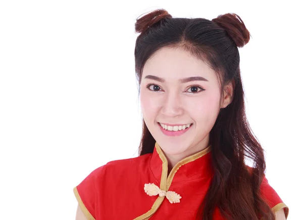 Vrouw slijtage rode cheongsam in concept van happy chinese Nieuwjaar is — Stockfoto