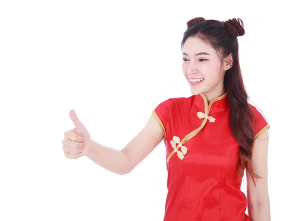 Mulher usar cheongsam vermelho e polegar para cima no conceito de chines felizes — Fotografia de Stock