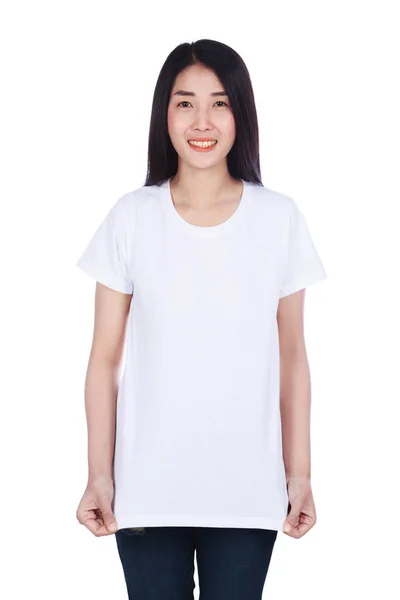 Vrouw in wit t-shirt geïsoleerd op witte achtergrond — Stockfoto