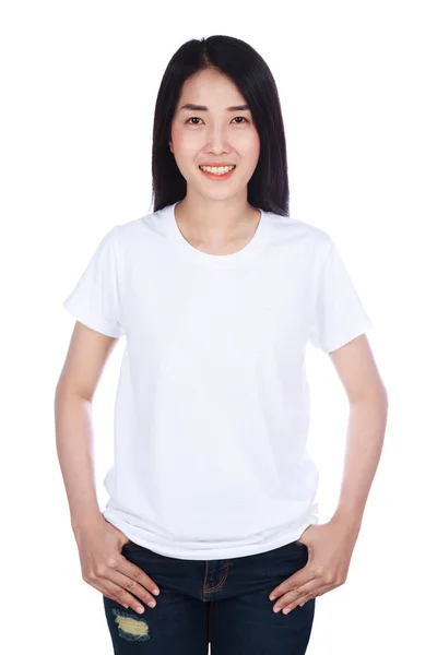 Frau in weißem T-Shirt isoliert auf weißem Hintergrund — Stockfoto