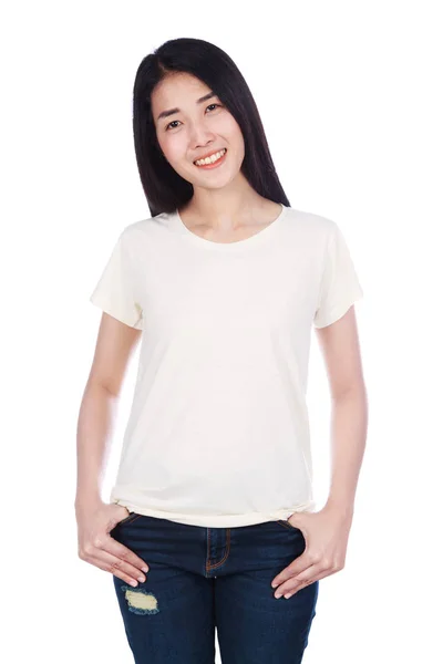 Женщина в футболке изолированы на белом фоне — стоковое фото