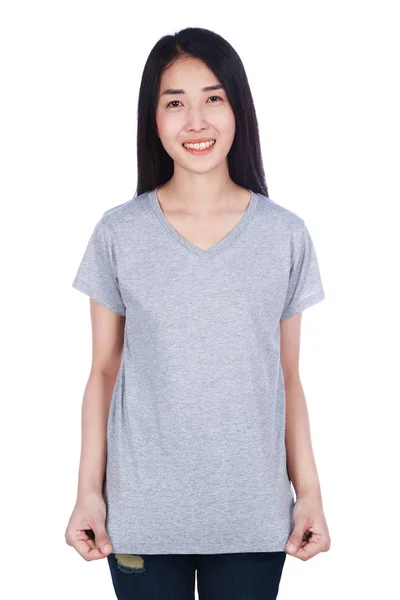 Женщина в футболке изолированы на белом фоне — стоковое фото
